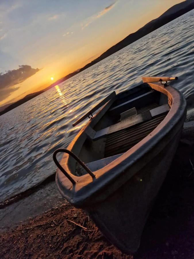 Hobiti Chatka Lipno Černá v Pošumaví エクステリア 写真